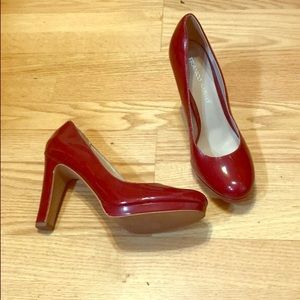 Deep Patent leather pump heeled shoes